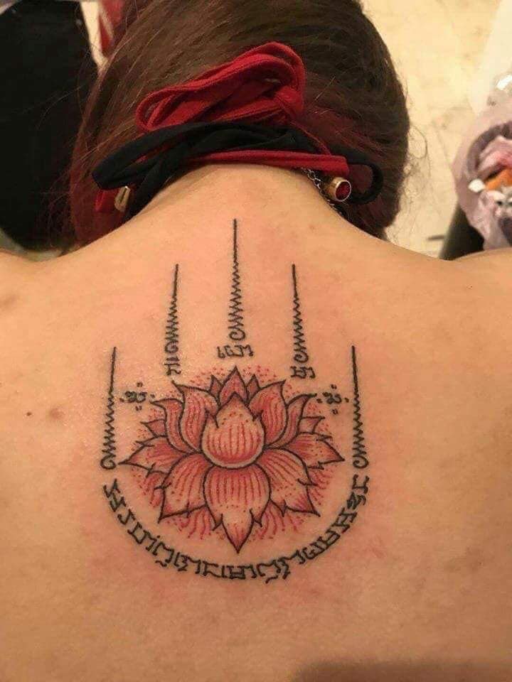 Tattoo bùa thái hoa sen
