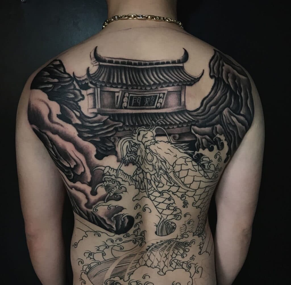Tattoo cá chép đen trắng kín lưng đẹp và độc