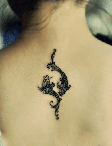 Tattoo cá chép đơn giản cho nữ