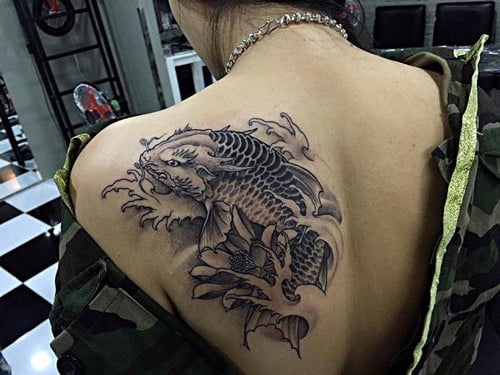 Tattoo cá chép mặt quỷ cho con gái