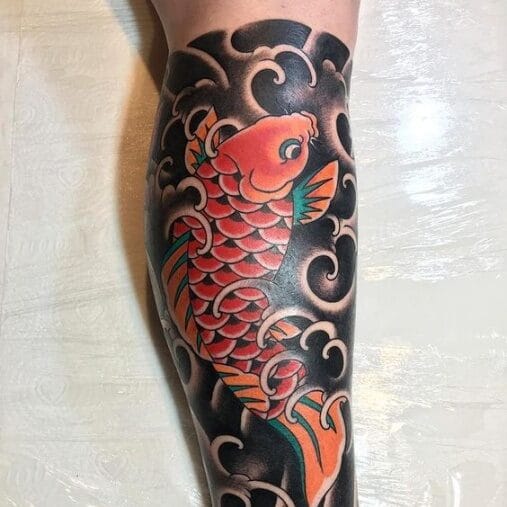 Tattoo cá chép mặt quỷ kín chân
