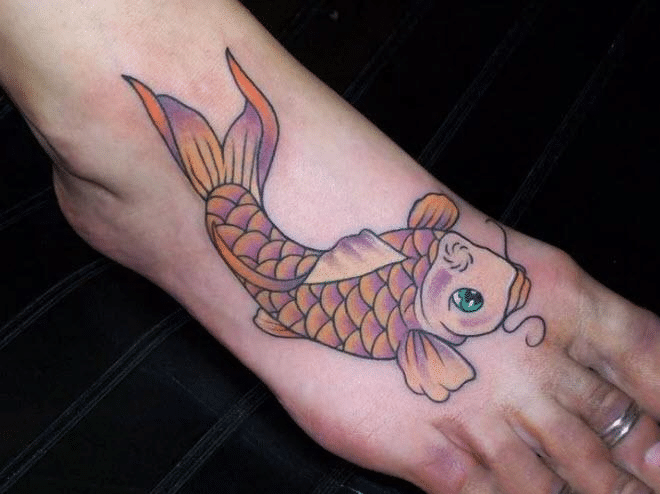 Tattoo cá chép ở bàn chân