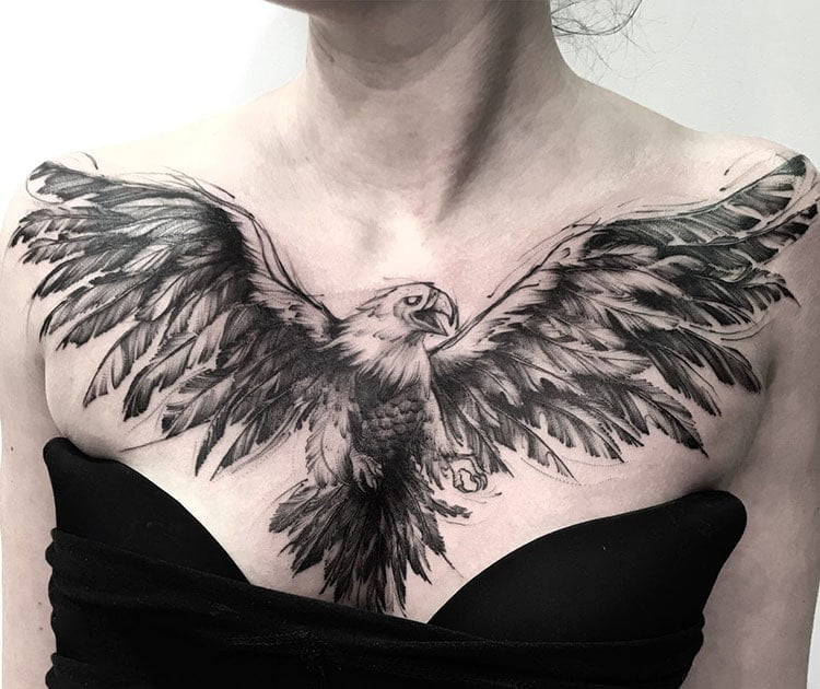 Tattoo đại bàng tung cánh đẹp kín ngực cho nữ