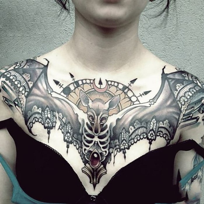 Tattoo dơi xăm kín ngực cho nữ cá tính và mạnh mẽ