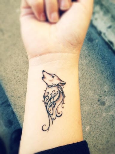 Tattoo hình sói ngầu cho nữ