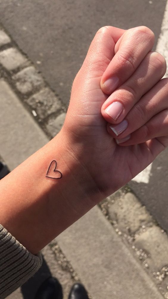 Tattoo hình trái tim xinh xắn mini