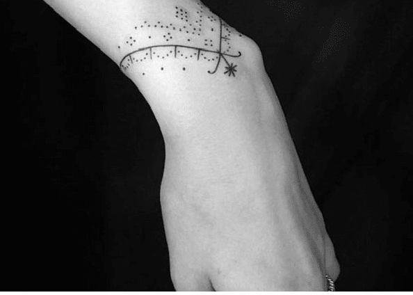Tattoo hình vòng tay dành cho nữ
