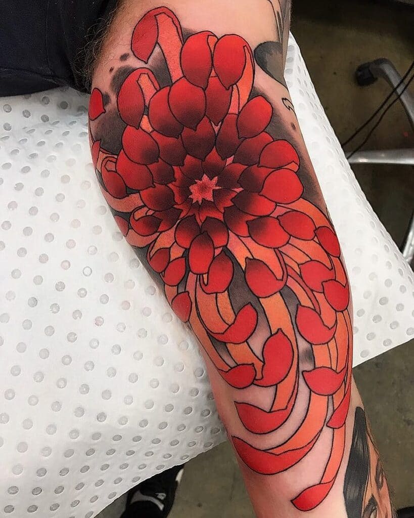Tattoo hoa cúc đỏ cuốn hút