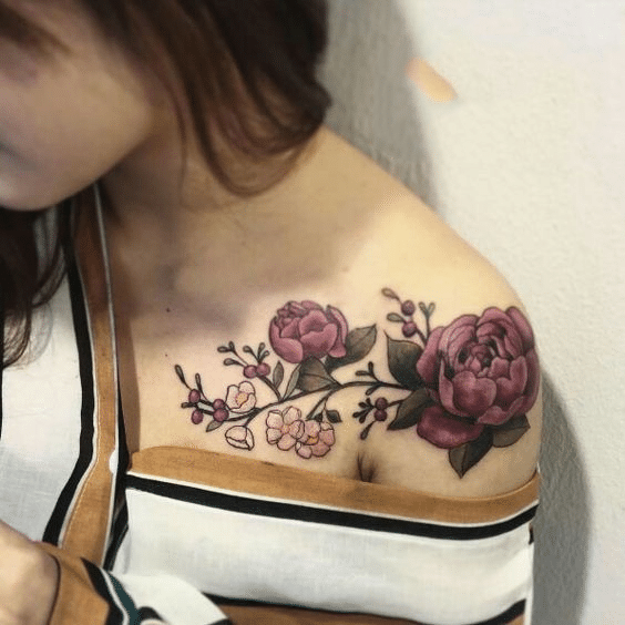 Tattoo hoa mẫu đơn trên vai dành cho phái đẹp