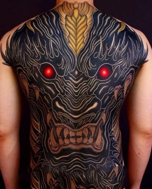 Tattoo mặt quỷ kín lưng ghê sợ