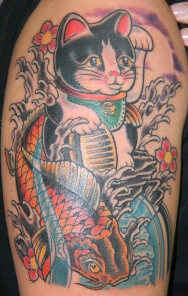 Tattoo mèo thần tài và cá chép