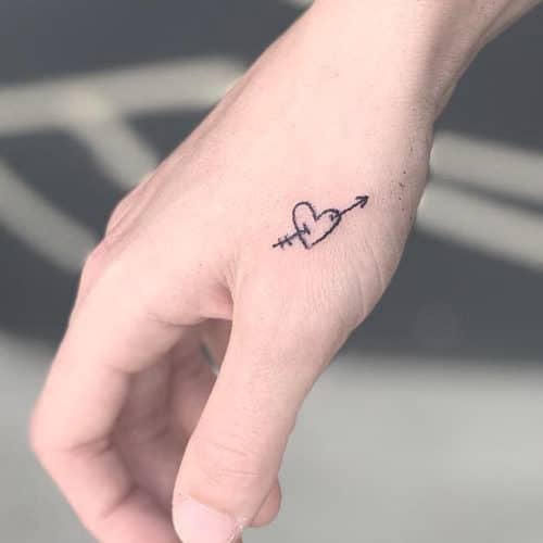 Tattoo mini trái tim mũi tên độc đáo