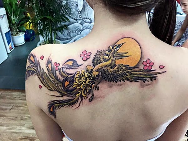 Tattoo phượng hoàng nửa lưng cho nữ