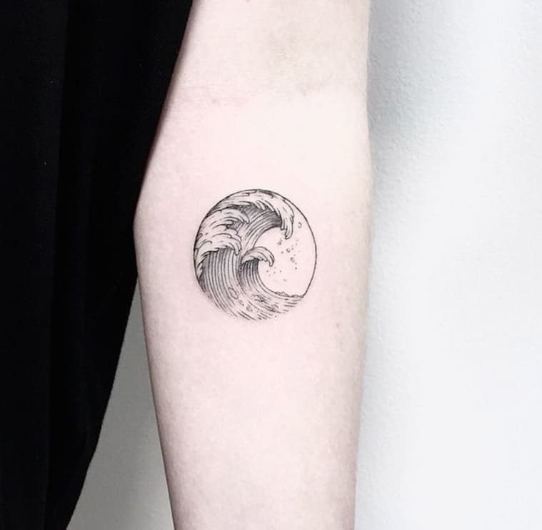 Tattoo sóng biển cho tay