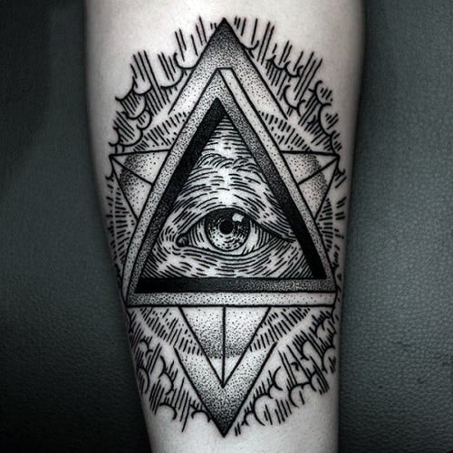 Tattoo tam giác quỷ mang ý nghĩa về tâm linh và tôn giáo