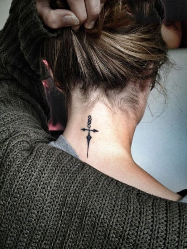 Tattoo thánh giá sau gáy xinh xắn cho nàng