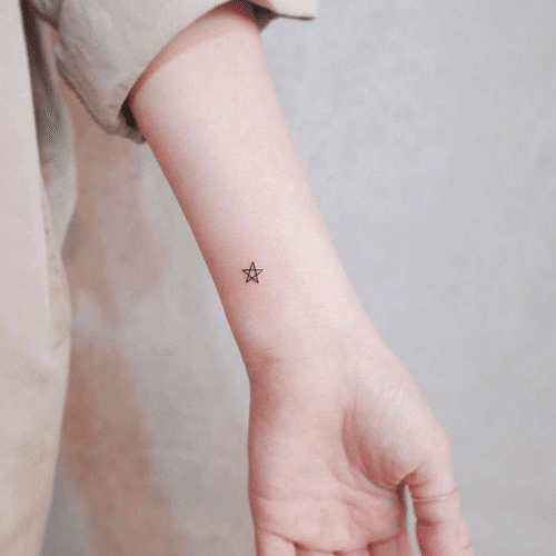 Tattoo trái tim cho nữ ở tay