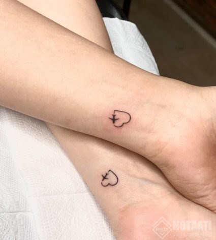 Tattoo trái tim mini nhỏ ở cổ tay