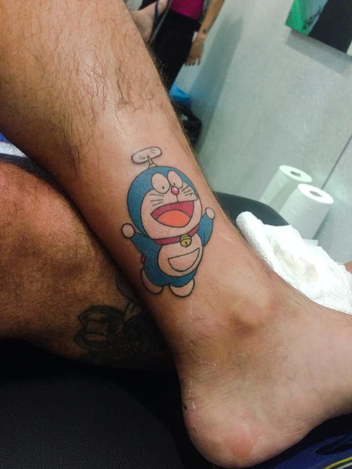 Tattoo xăm Doraemon ở chân