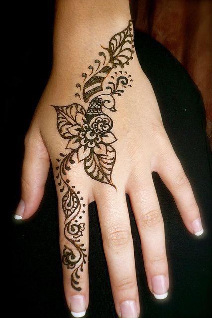 Tattoo xăm bàn tay cực đẹp cho nữ