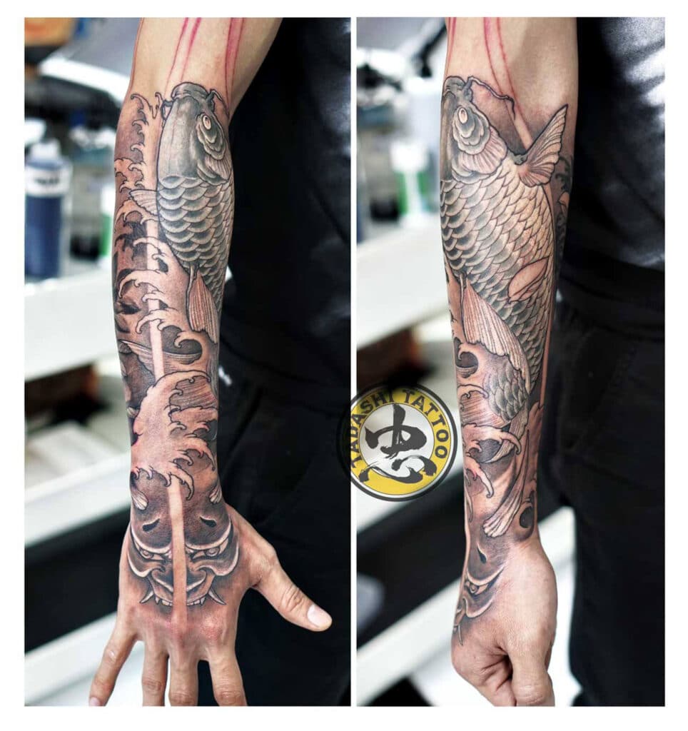 Tattoo xăm cá chép mặt quỷ kín tay