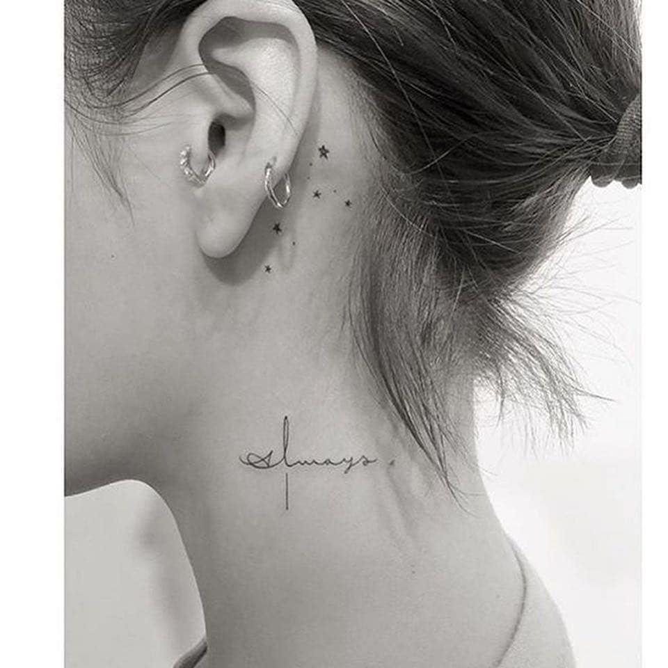 Tattoo xăm chữ ở cổ cho nữ
