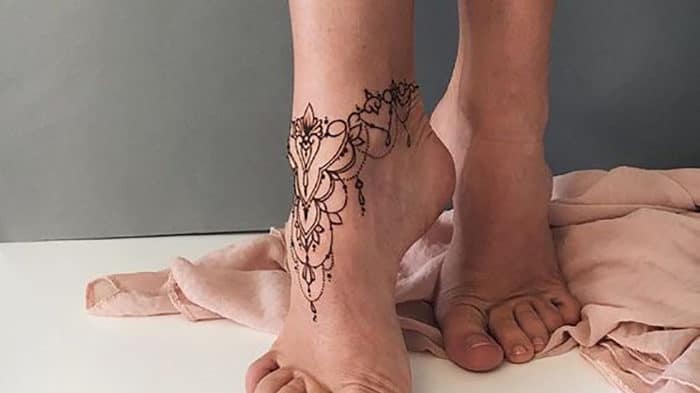 Tattoo xăm đẹp ở chân cho nữ