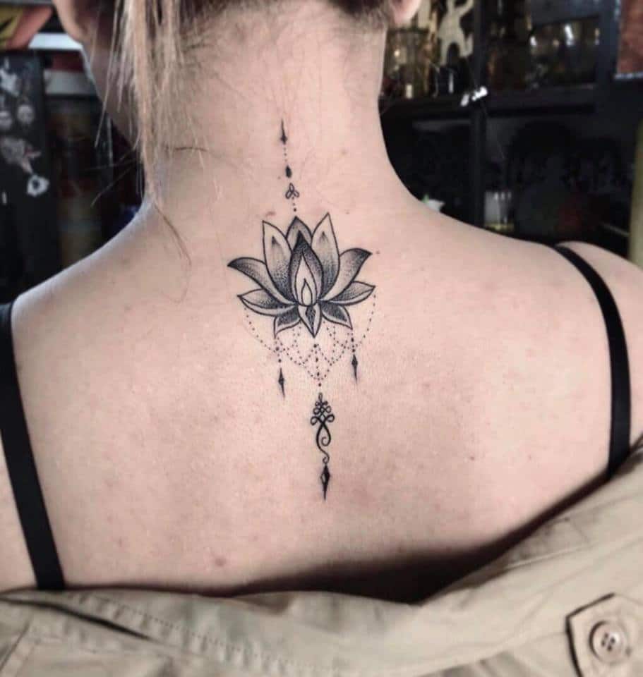 Tattoo xăm hoa sen ở gáy đẹp