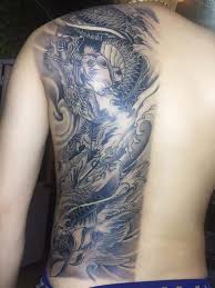 Tattoo xăm rồng nửa lưng