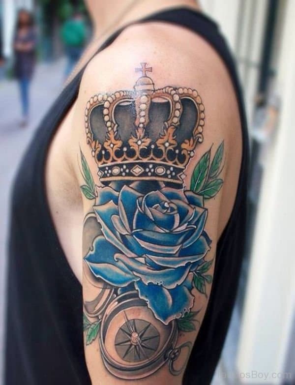 Tattoo xăm vương miện hoa hồng ở bắp tay