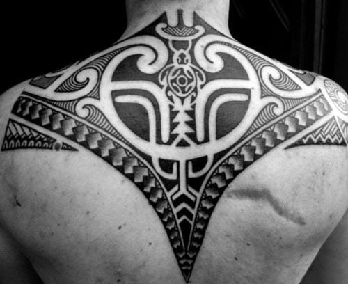 Vẻ đẹp của tattoo Maori nửa lưng