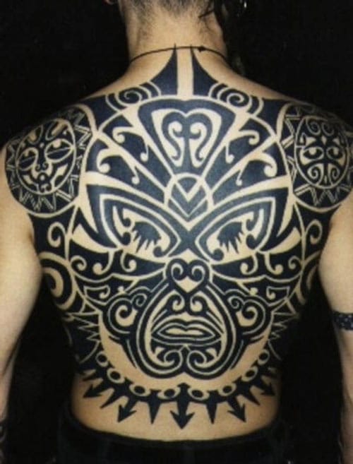 Xăm Maori kín lưng thể hiện độ chất chơi và phá cách