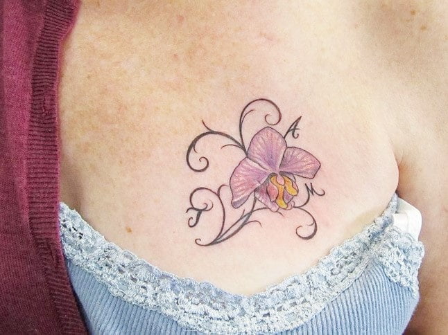ảnh tattoo bông hoa che sẹo đẹp ở ngực