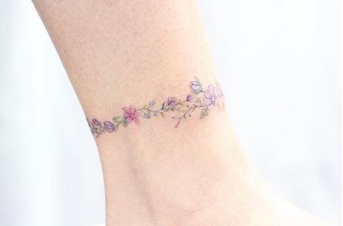 Tattoo ở chiếc cổ chân đáng yêu