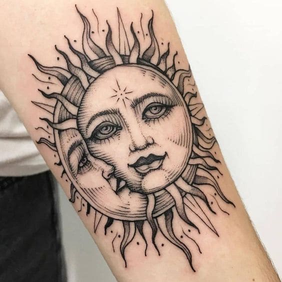 hình ảnh mặt trăng ôm mặt trời tattoo ở cánh tay