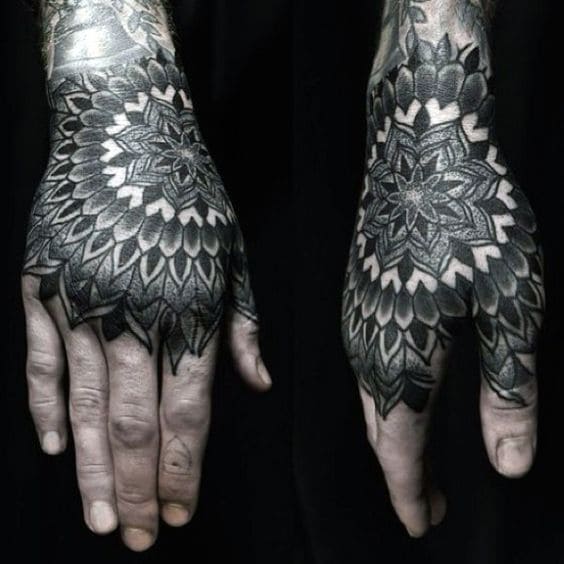 hình ảnh tattoo hoa văn trên bàn tay