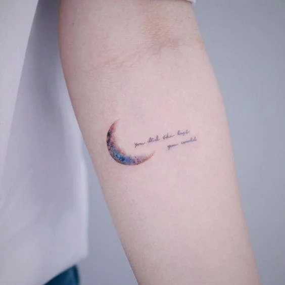 hình tattoo chữ cực đẹp ở tay nữ
