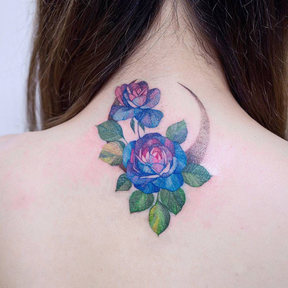 hình tattoo hoa hồng xanh sau gáy cho nữ đơn giản