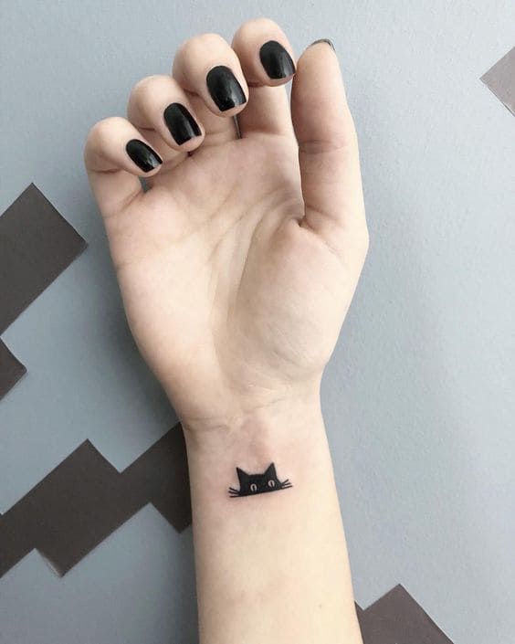 hình tattoo mặt mèo đen ở cổ tay