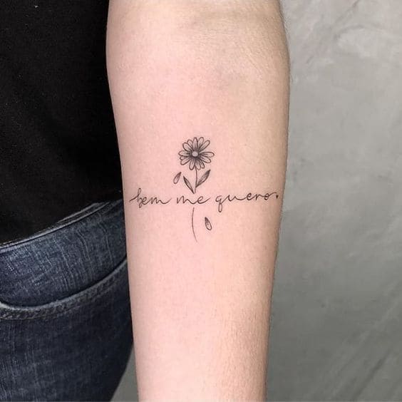 kiểu tattoo chữ kèm với hoa cực đẹp
