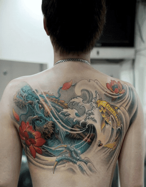mẫu hình tattoo con cá chép hóa rồng sau lưng