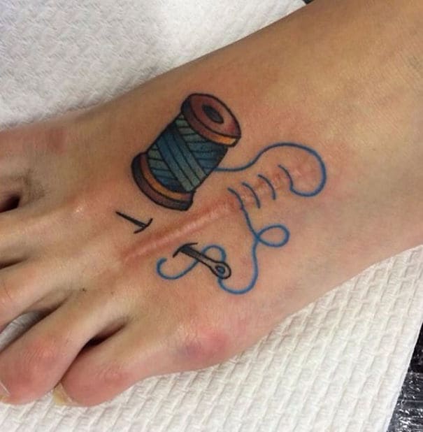 mẫu tattoo che sẹo ở bàn chân