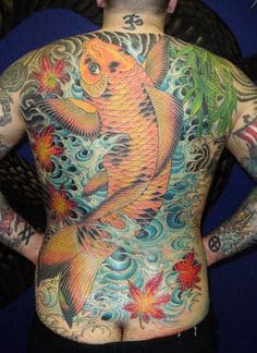 mẫu tattoo cá chép vượt vũ môn sặc sỡ bít lưng