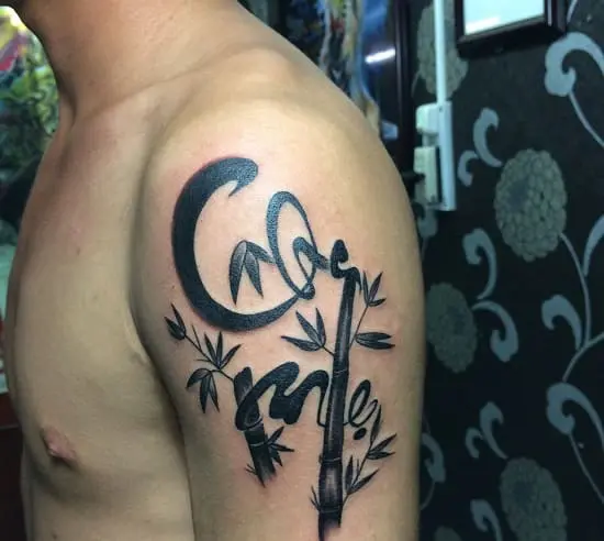 mẫu tattoo chữ cha mẹ ở bắp tay nam
