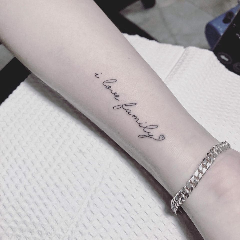 mẫu tattoo chữ kiểu đẹp i love family ý nghĩa cho con gái