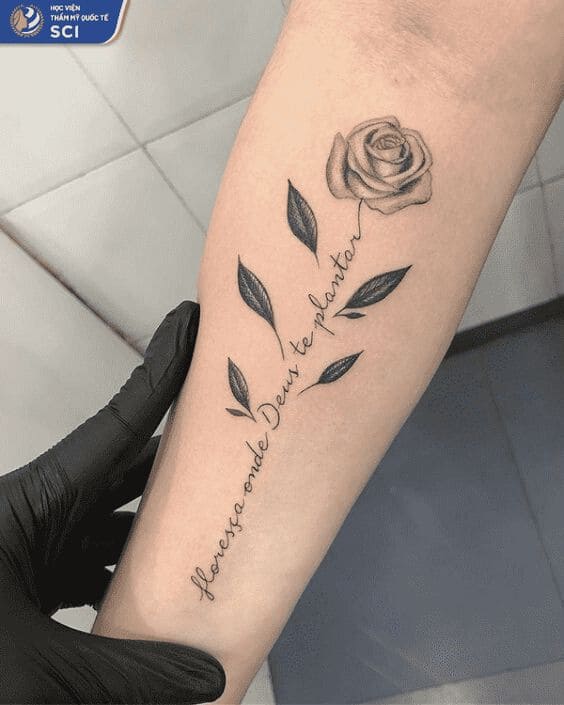 mẫu tattoo chữ và hoa hồng cực đẹp
