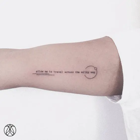 mẫu tattoo hình chữ cho nam ở tay