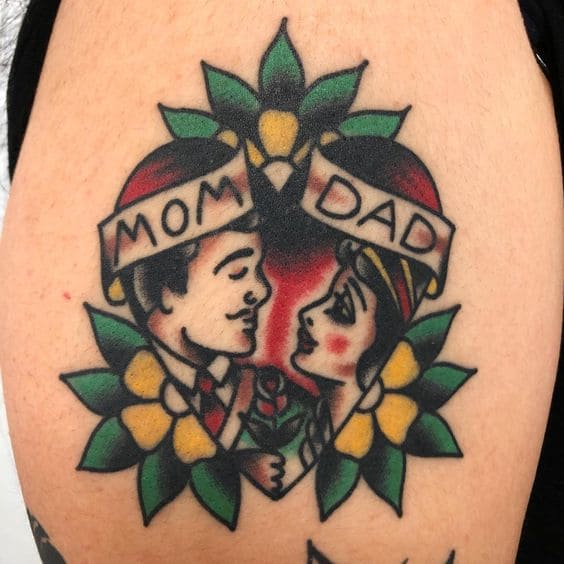 mẫu tattoo hình chữ mom dad trên bắp tay