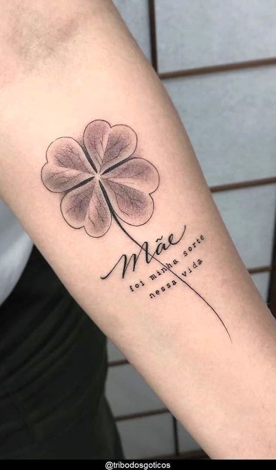 mẫu tattoo hình chữ và hoa may mắn ở tay