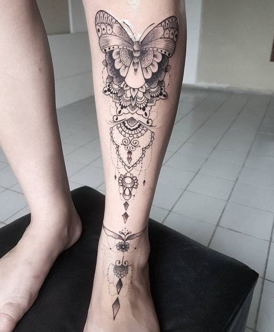 mẫu tattoo hình con bướm trên bắp chân